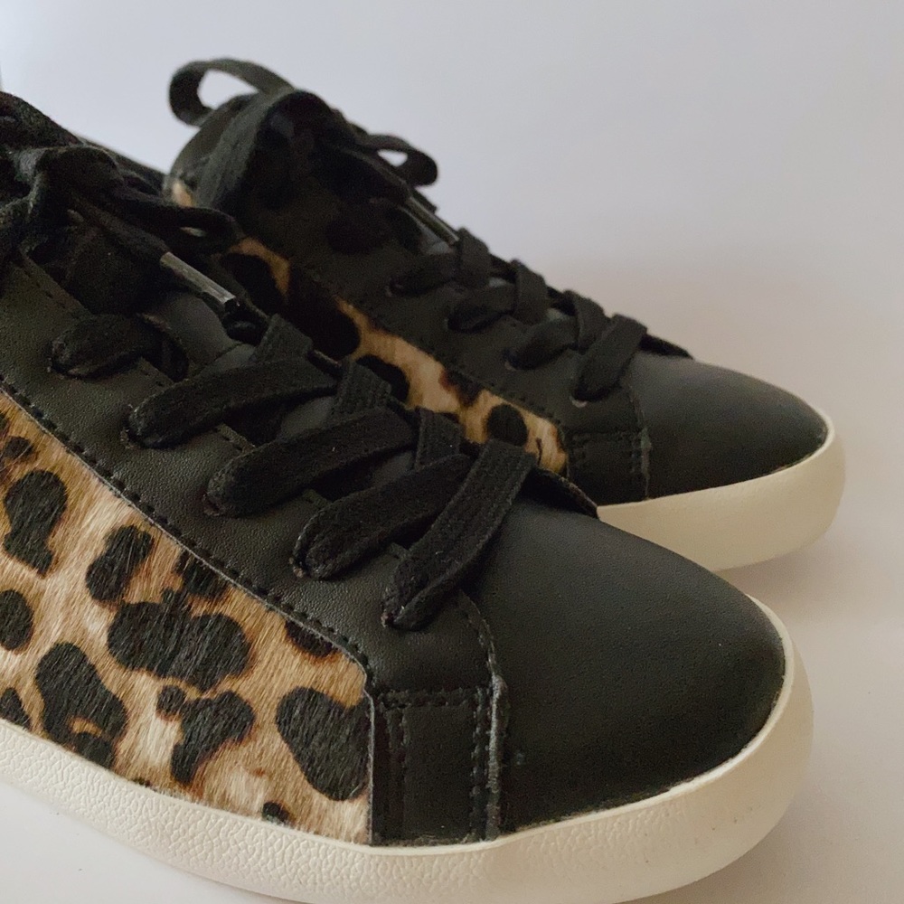 BRAND NEW! Low top Animal Print sneakers